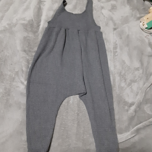 ๐3/$25๐ Jumpsuits - Picture 3 of 3